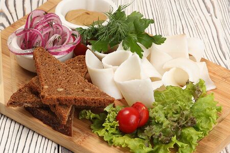 Сало с ржаным хлебом