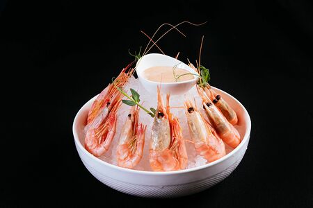 Креветки Магаданские с соусом спайси