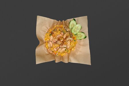 Вок с жареным рисом и курицей