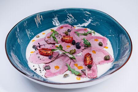 Вителло тоннато с вялеными томатами