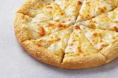 Пицца 4 сыра на толстом с сыром