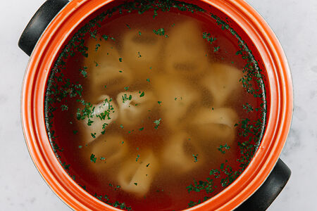 Бульон из говядины с домашними тортеллини