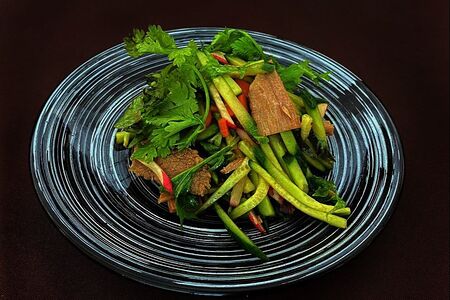 Азиатский салат с говядиной