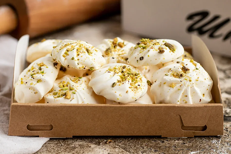 Меренги с фисташками