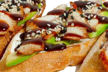 Брускетта с угрём