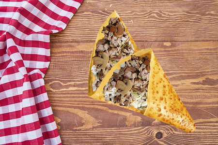 Блин Копченая курица, грибы, сыр