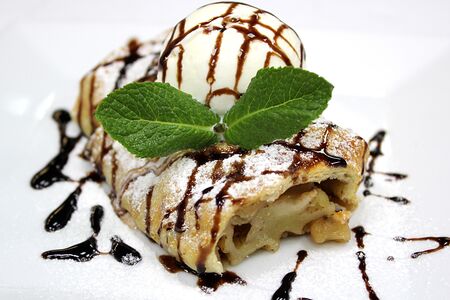 Штрудель яблочный