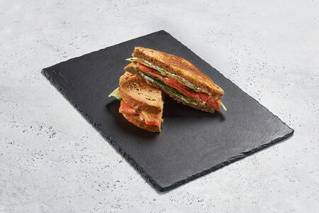 Сэндвич с семгой и творожным сыром