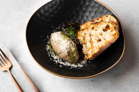 Паштет из печени кролика с луком конфи