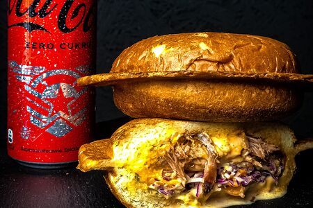 НЛО-бургер с рваной свининой