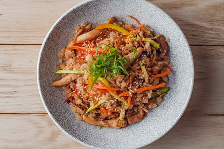 Вок с рисом и курицей терияки