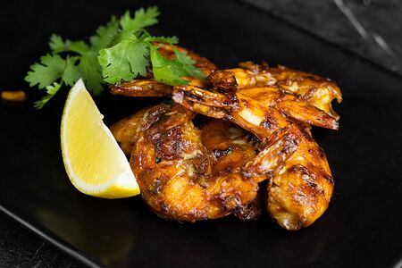 Маруноучи креветки по-азиатски