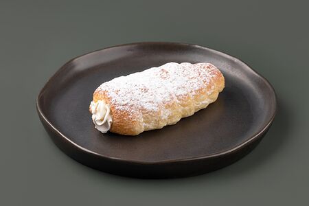 Пирожное Трубочка слоеная со взбитыми сливками