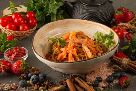 Удон с лососем