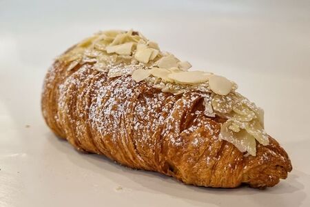 Круассан Миндальный