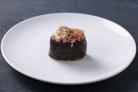 Гункан с тунцом