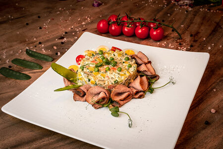 Салат Оливье с говядиной