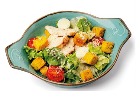 Салат Цезарь с куриной грудкой