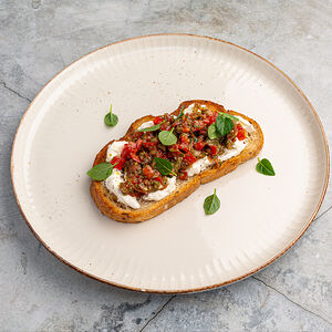 Брускетта с томатной сальсой