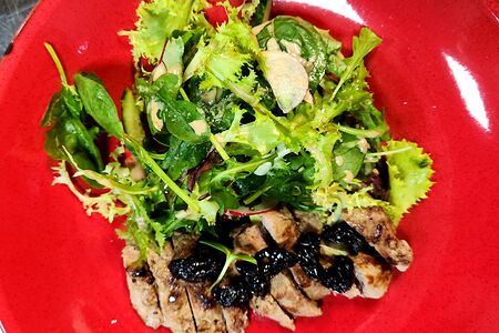 Салат с розовой телятиной