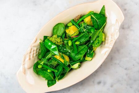 Салат из зеленых овощей