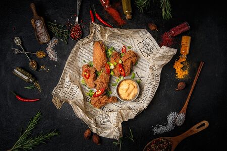 Куриные крылья с острым соусом