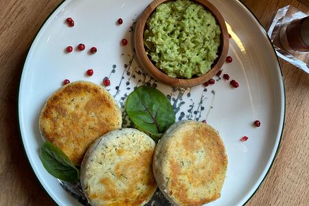 Зелёные сырники из рикотты