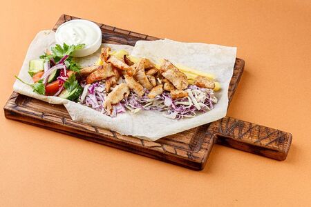 Развёрнутая шаурма с курицей