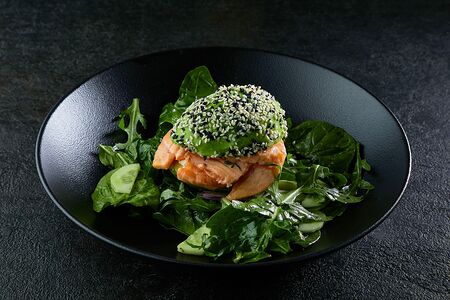 Аво-бургер с опаленной форелью