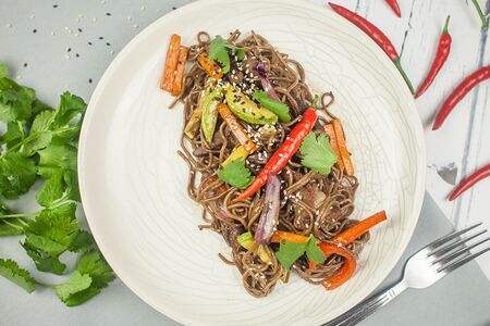 Гречневая лапша с телятиной и овощами