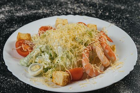 Салат Цезарь с креветками