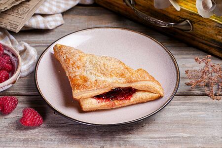 Слойка с малиной