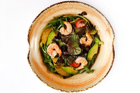 Салат с креветками и авокадо