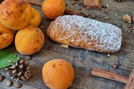 Слойка с абрикосом