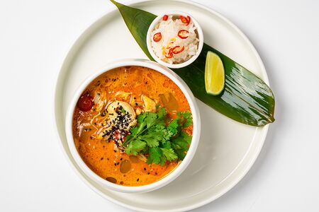 Том ям с морепродуктами