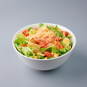 Салат Цезарь с лососем