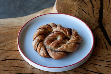 Брецель с корицей