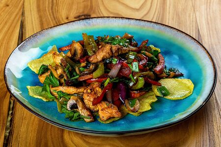 Фирменный теплый салат Тбилиси