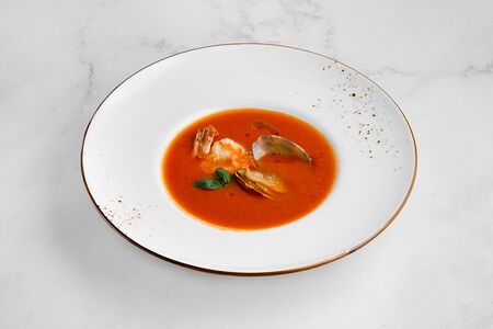 Томатный суп с морепродуктами