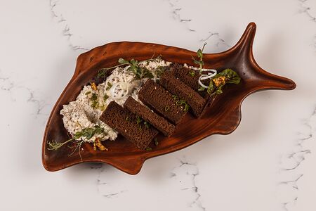 Гренки чесночные с соусом айоли