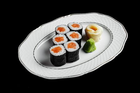 Ролл с лососем