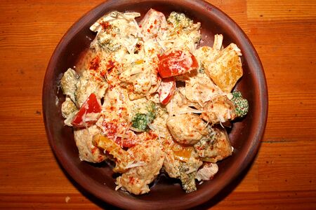 Куриная грудка с брокколи в сливочном соусе