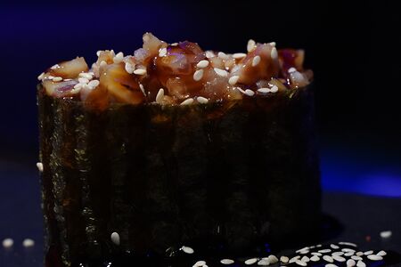 Гункан с угрем