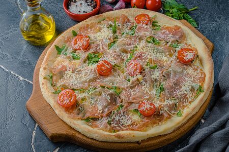 С пармской ветчиной и рукколой