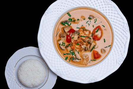 Том ям с креветками