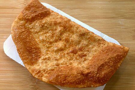 Чебурек со свининой и говядиной