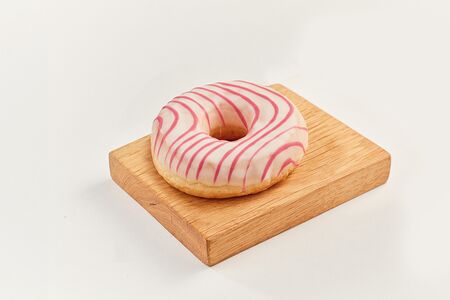 Пончик малиновый