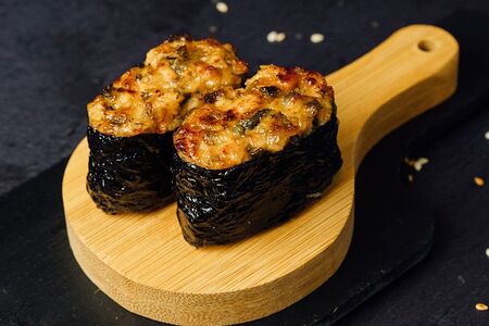 Запечённые суши с угрём