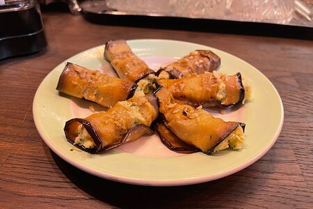 Рулетики из баклажана