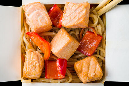 Удон с лососем